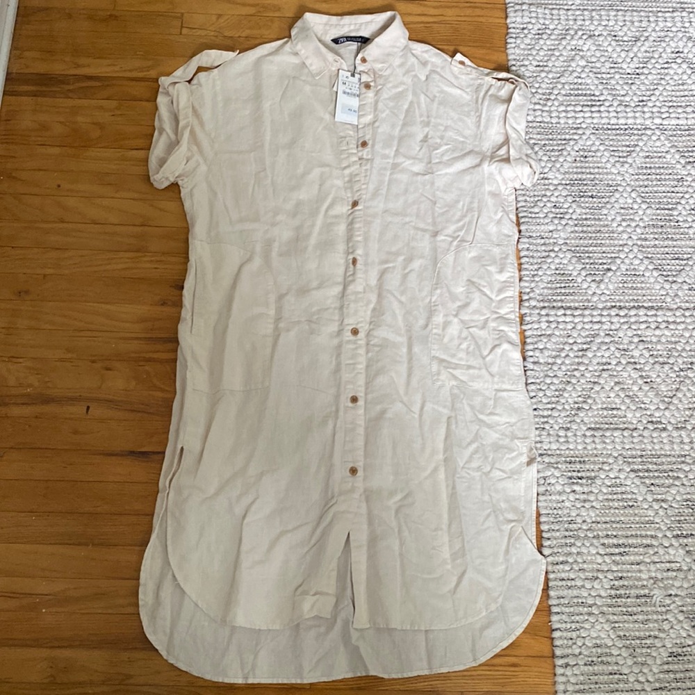 Oatmeal color zara dress with pockets.